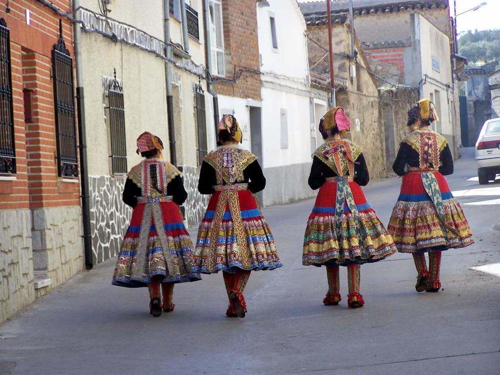 El Huesped Del Sevillano Ar Lagartera Екстериор снимка